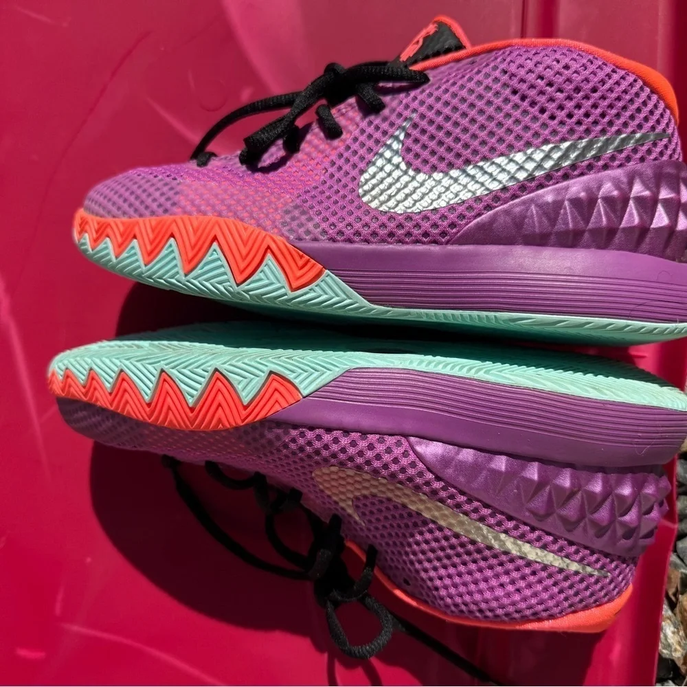 Nike 2014 High Top Basketball Shoes Kyrie 1 Y6 Easter Berry Sneakers breathable